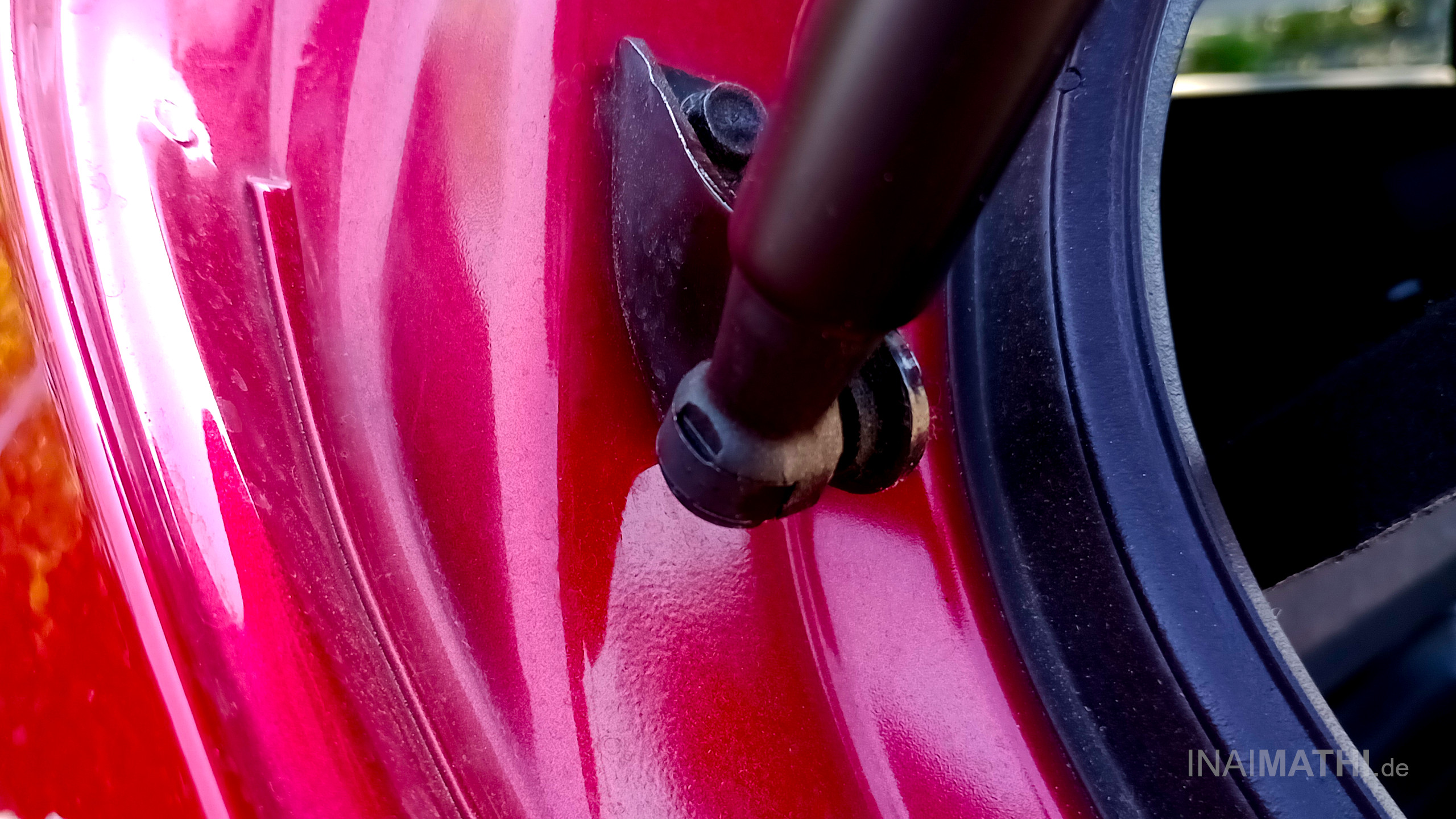 Heckklappen-Gasdruckfedern bei Mazda 3 BM austauschen • How-To